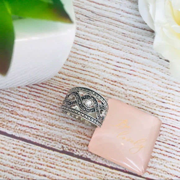 ✨I.N.C. Silver Tone Crystal Braided Statement Ring - Picture 4 of 8